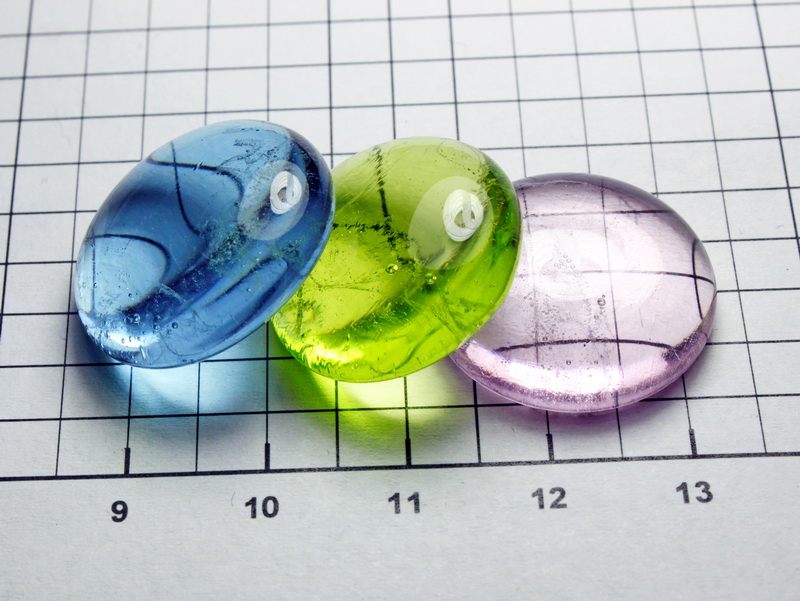 3 beads of neodymium-, praseodymium- and Erbium glass -